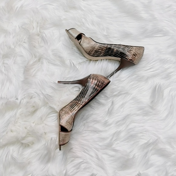 SOLD- BCBGirls Elegant shoes: Size 6 - Picture 4 of 4